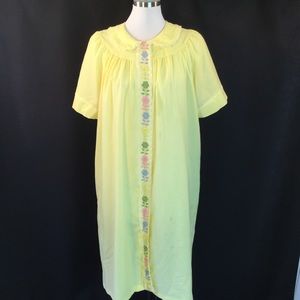 SOLD Yellow Flower Power Lounge Smock Robe up to 2XL